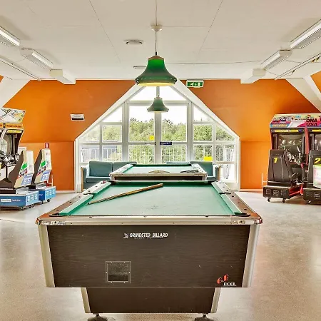 6 Person In Romo-by Traum