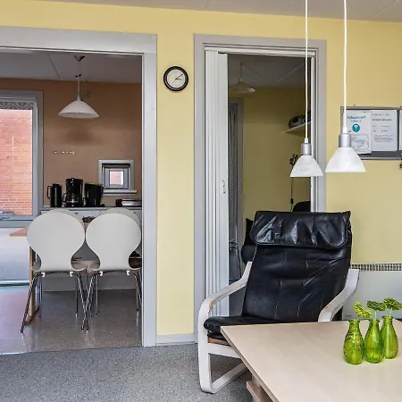 Apartment 6 Person In R M