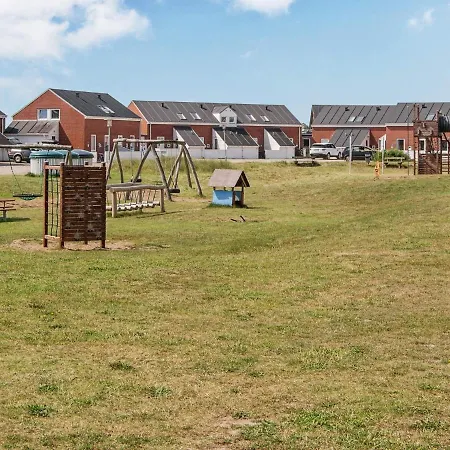 6 Person In Romo-by Traum