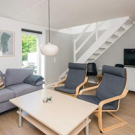 Daire 6 Person In Romo-by Traum *